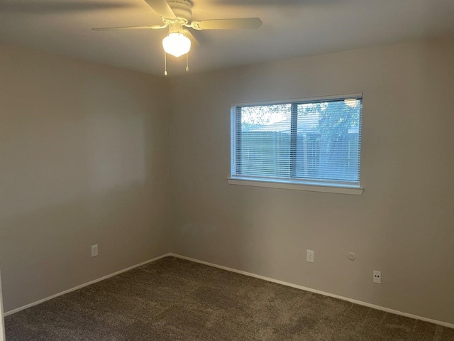 carpeted empty room featuring ceiling fan