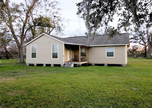 back of house featuring a lawn