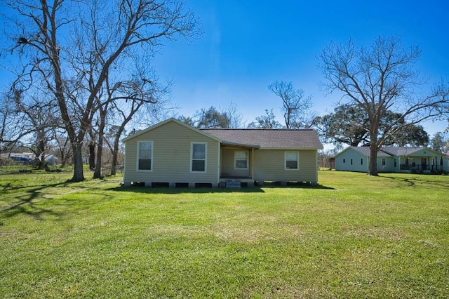 view of front of house featuring a front yard