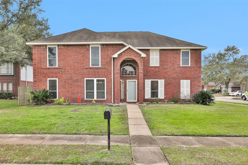 view of front of property with a front yard