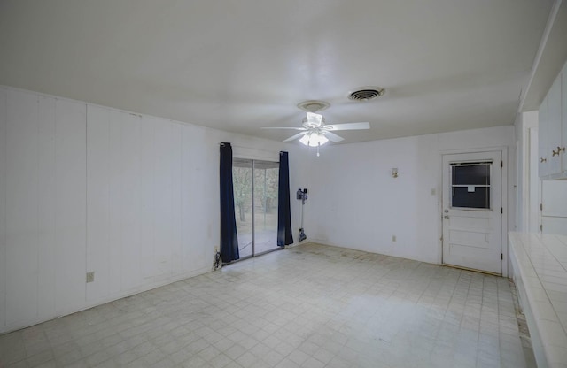 empty room with ceiling fan