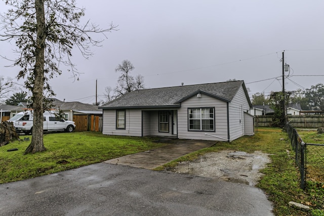 view of front of house with a front yard