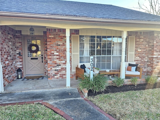 entrance to property featuring a porch