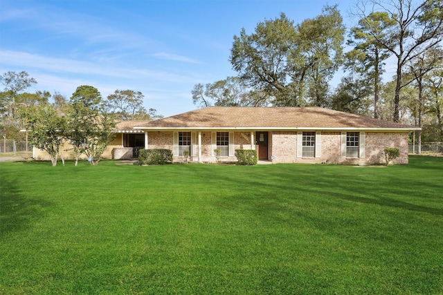 view of front facade with a front lawn