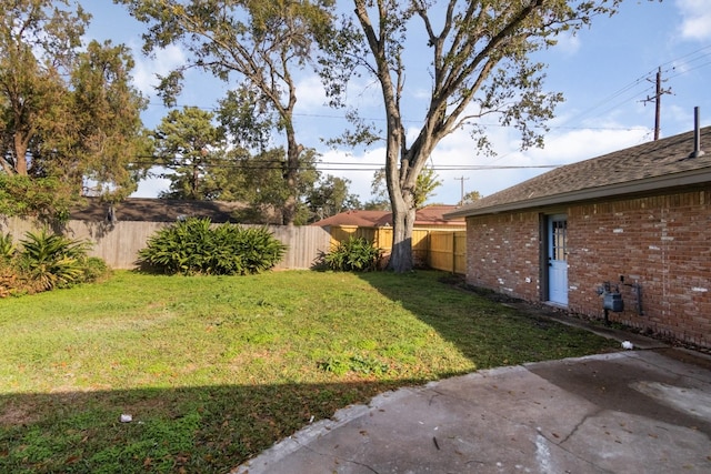 view of yard with a patio