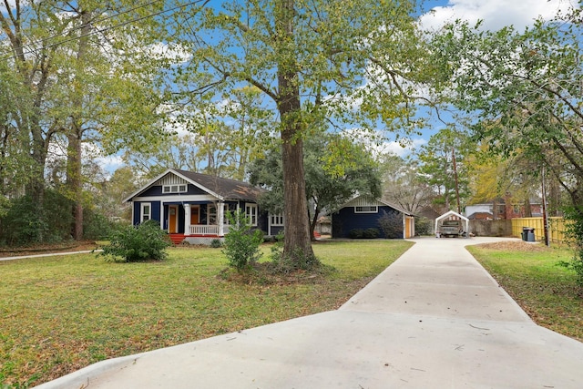 view of front of property featuring covered porch and a front yard