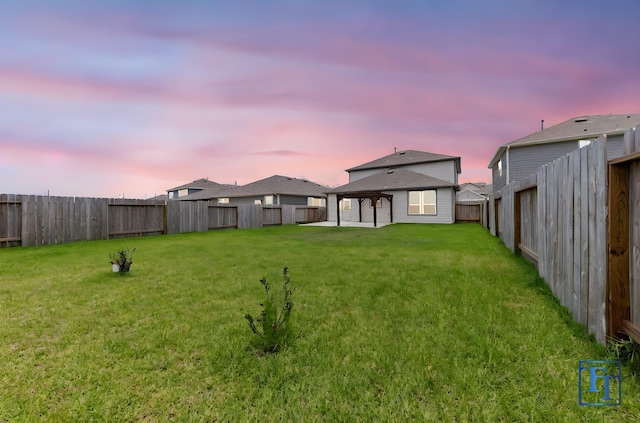 view of yard at dusk