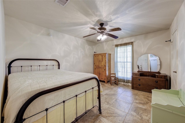 bedroom with ceiling fan