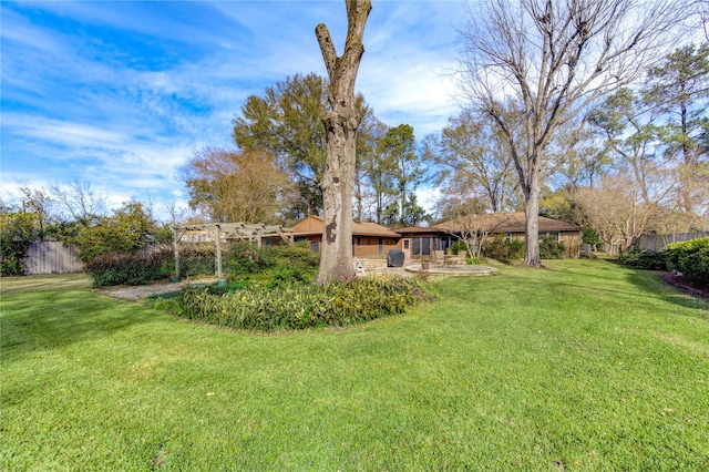 view of yard featuring a pergola