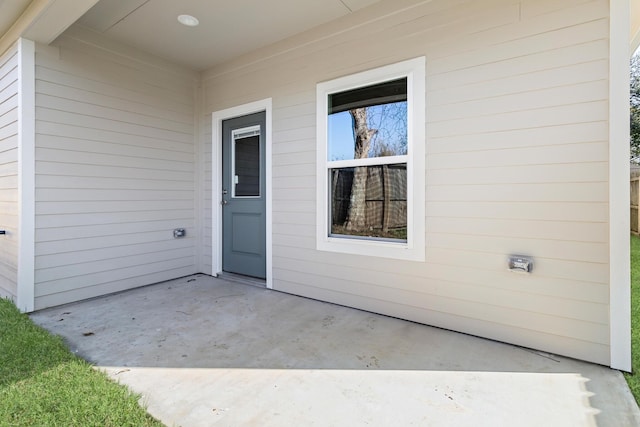 entrance to property featuring a patio