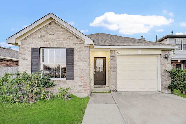 view of front of property featuring a front lawn and a garage