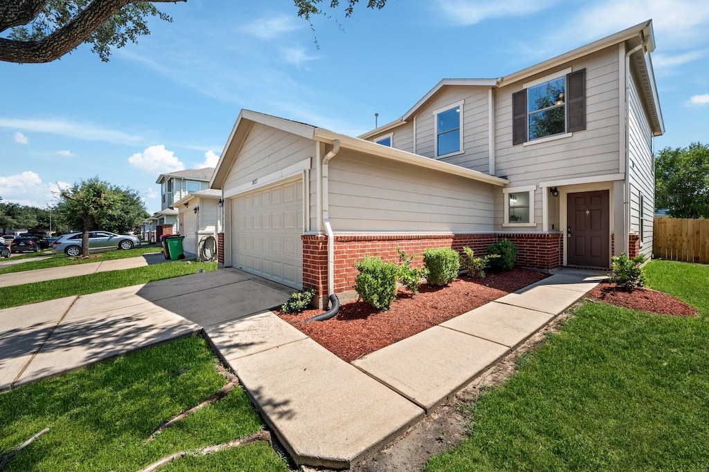 view of front of home featuring a front lawn and a garage