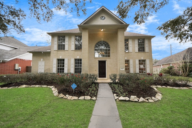 view of front facade with a front lawn