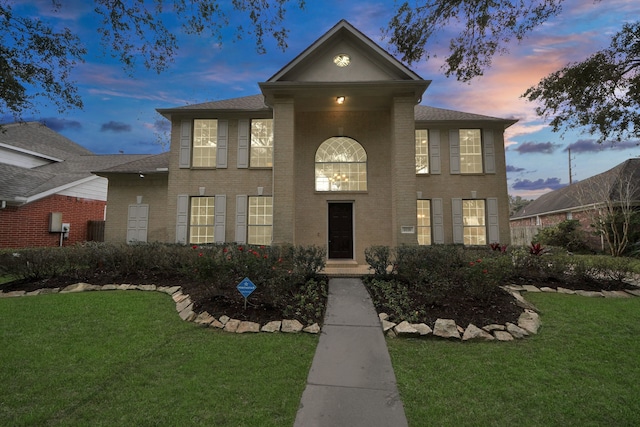 front of property featuring a lawn