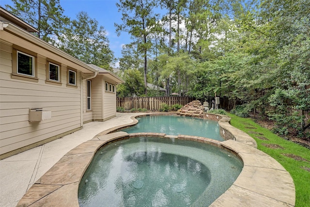 view of swimming pool with an in ground hot tub