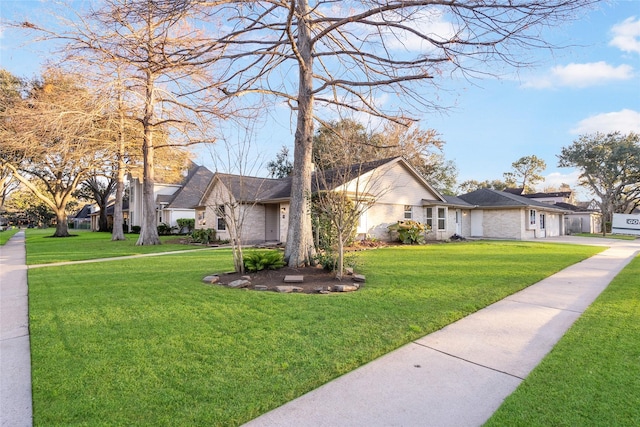 ranch-style home featuring a front lawn