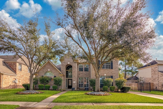 view of front facade with a front yard