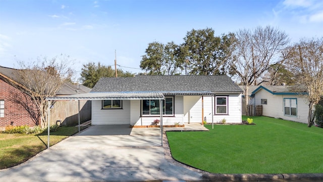 ranch-style home featuring a front lawn and a carport