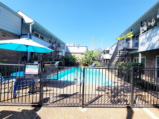 view of swimming pool