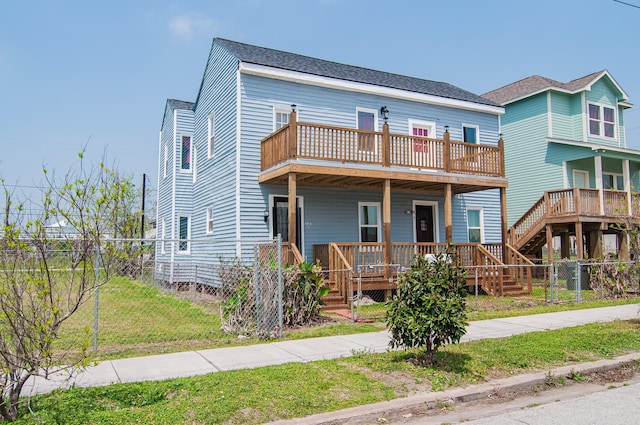 view of front of home featuring a balcony