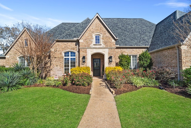 view of front of home with a front lawn