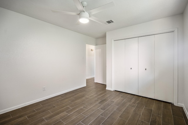 unfurnished bedroom with ceiling fan and a closet