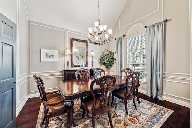 dining room featuring lofted ceiling, dark hardwood / wood-style floors, and an inviting chandelier