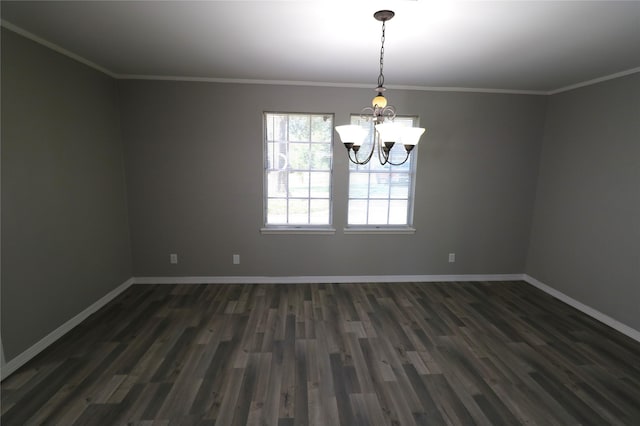 unfurnished room with dark wood-type flooring, crown molding, and a notable chandelier