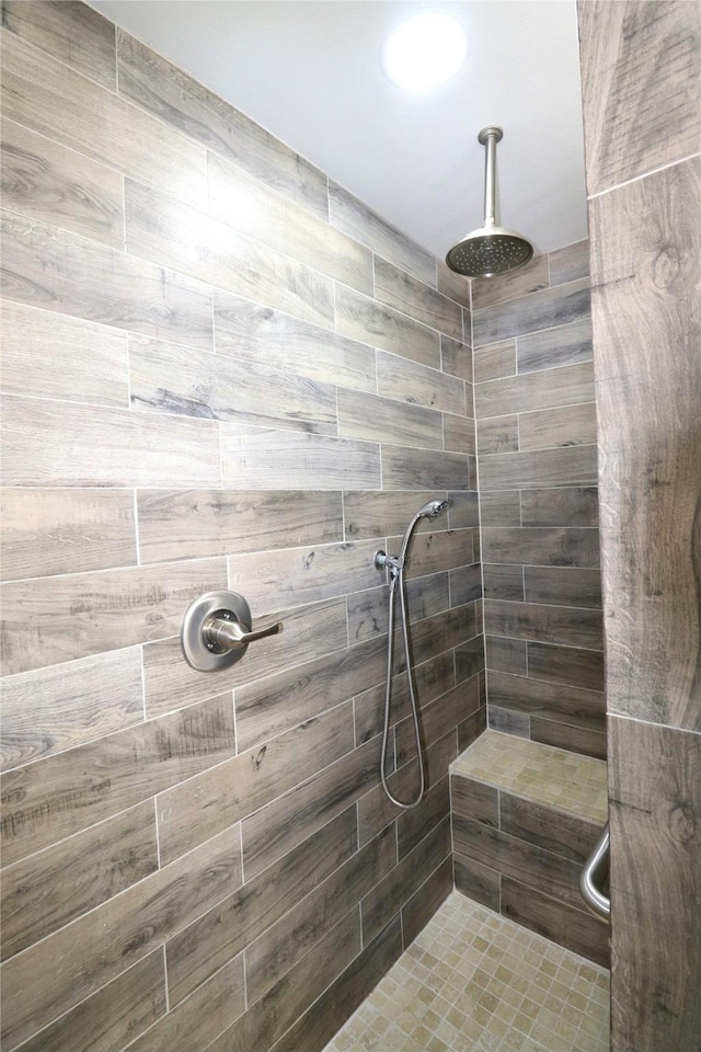 bathroom featuring a tile shower