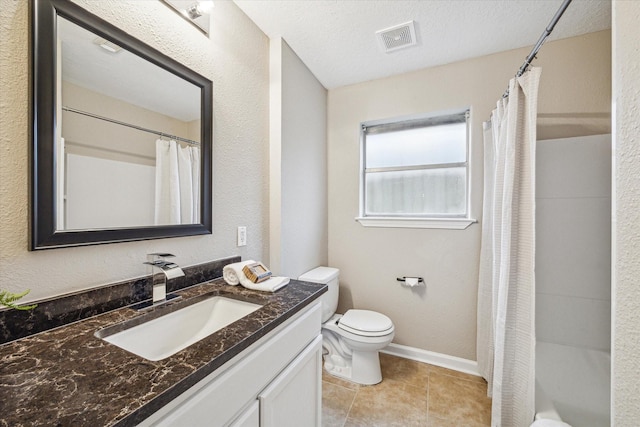 bathroom featuring curtained shower, a textured ceiling, toilet, and vanity