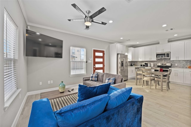 living room featuring light hardwood / wood-style floors, crown molding, and ceiling fan