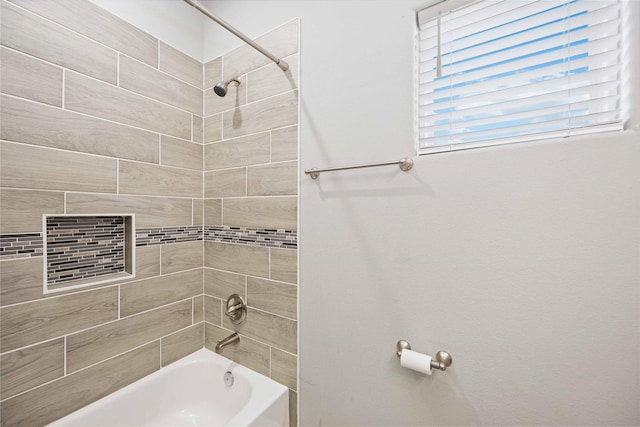 bathroom with tiled shower / bath combo