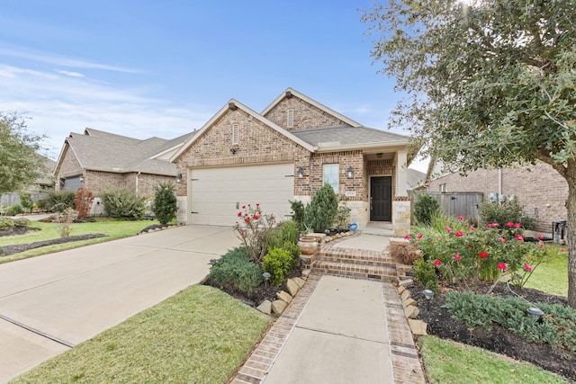 view of front of house featuring a front lawn and a garage