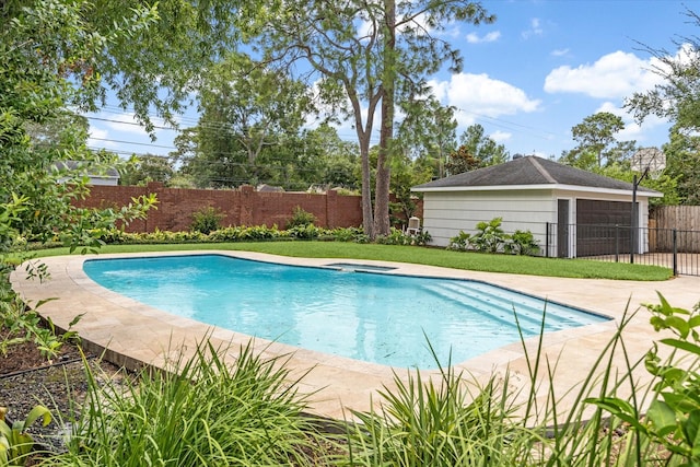 view of pool featuring an in ground hot tub and an outdoor structure