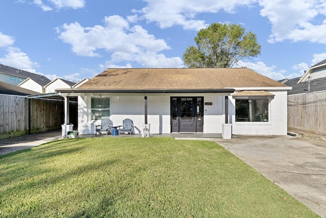 view of front of house with covered porch and a front yard