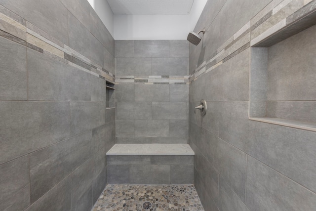 bathroom featuring a tile shower