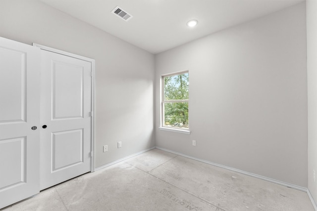 unfurnished bedroom featuring a closet