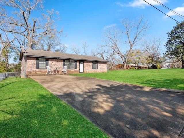 view of front of house featuring a front yard