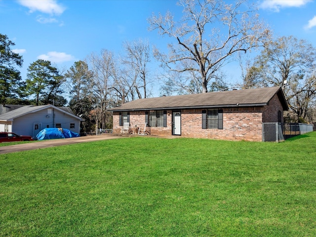 single story home with a front yard