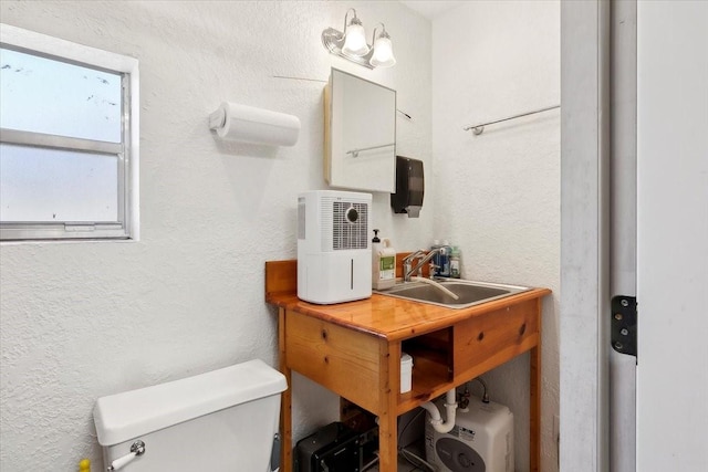 bathroom featuring toilet and sink