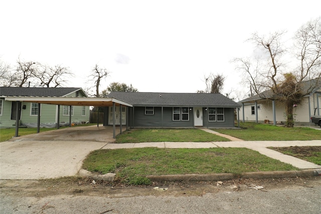 ranch-style home featuring a front lawn and a carport