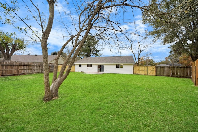 view of yard with a patio area