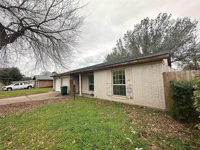 ranch-style home with a front yard and a garage