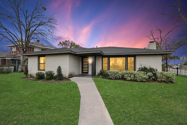 prairie-style house featuring a lawn