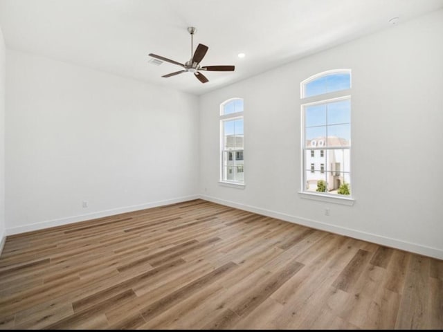 unfurnished room featuring light hardwood / wood-style floors and ceiling fan