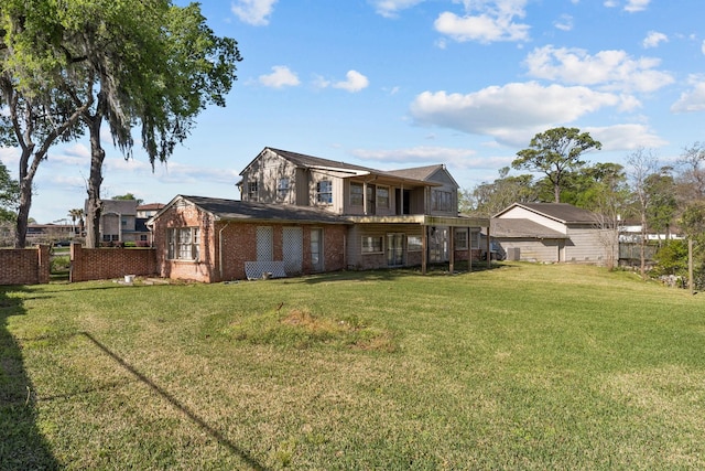 back of house featuring a lawn