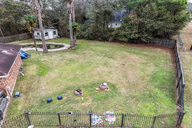 view of yard featuring a storage shed