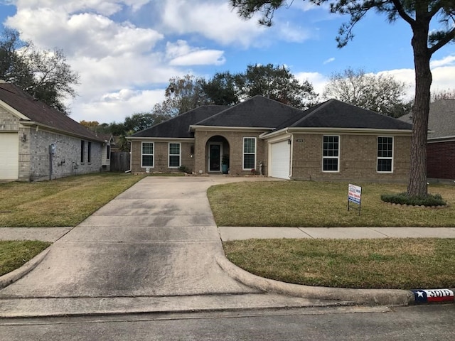 ranch-style house featuring a front lawn and a garage