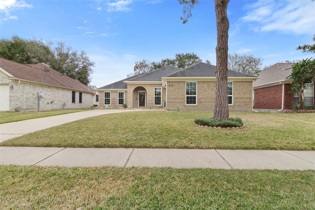 ranch-style house with a front yard