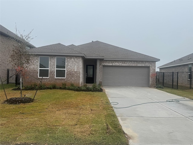 view of front of house featuring a front lawn and a garage